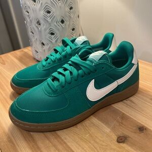 Nike Green and White Womens Shoes 7.5